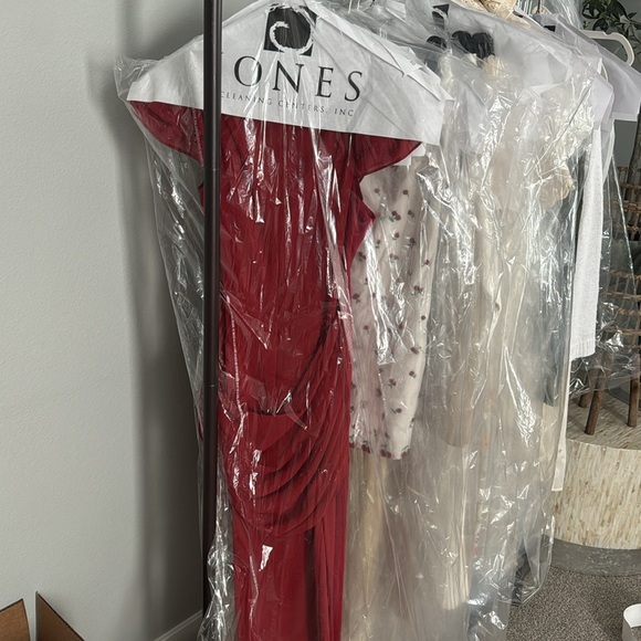 De La Vali FLORENTINE CHIFFON MAXI DRESS IN SCARLET - Picture 7 of 7